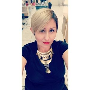 Meet your Posher, Eva